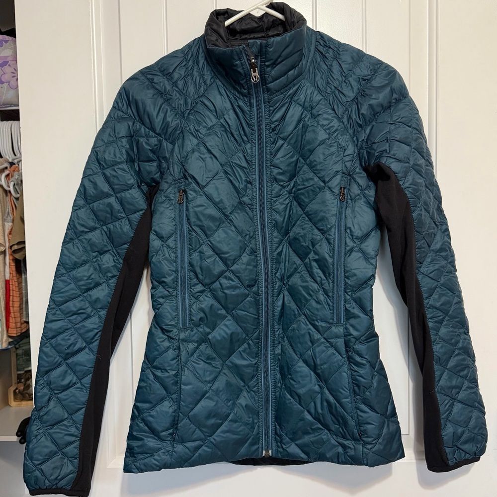 Lululemon Run Turn Around Women’s Reversible Jacket Alberta Lake/Black 4 Goose